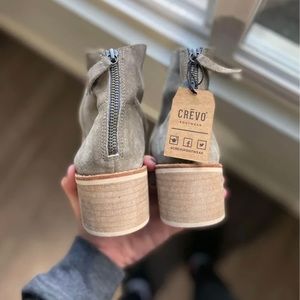 Crevo Clara Genuine Leather Booties; grey, size 8.5